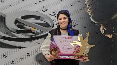Oana Larisa Pop a obținut marele trofeu al Festivalului „Starurile Viitorului” – secțiunea muzică populară