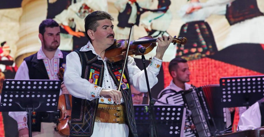 Dan Daniel, maestrul viorii, ne va încânta în cadrul concertului „65Aniversar” al Ansamblului „Transilvania”