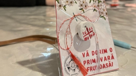 Cumpărând mărțișoarele realizate de ASCOR Baia Mare sprijiniți o cauza nobilă