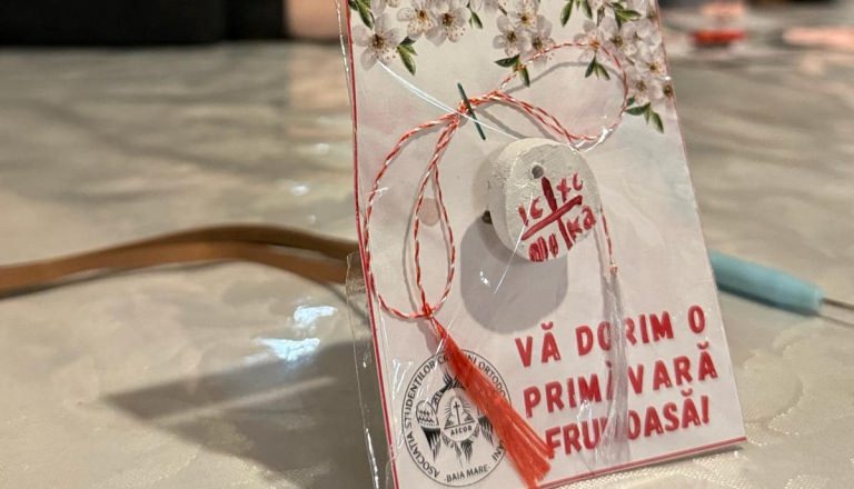 Cumpărând mărțișoarele realizate de ASCOR Baia Mare sprijiniți o cauza nobilă
