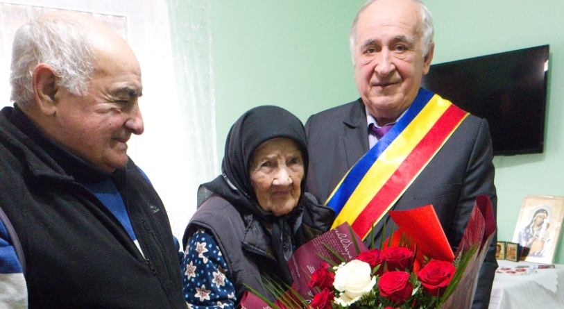 Aniversare emoționantă: Grosos Elena din Mogoșești a împlinit 100 de ani