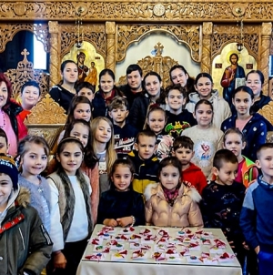 Atelier de confecționat mărțișoare pentru părinți și bunici în Parohia Săcălășeni