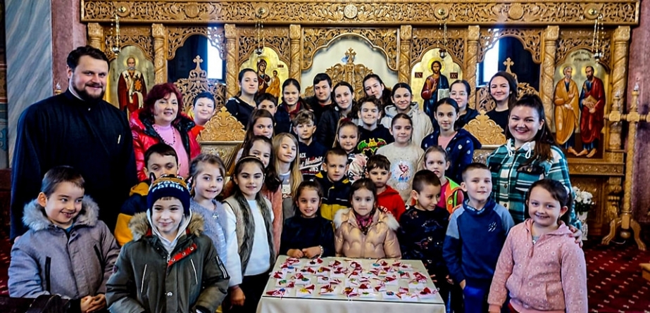 Atelier de confecționat mărțișoare pentru părinți și bunici în Parohia Săcălășeni