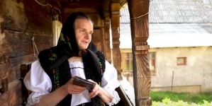 Mătușa Mărie din Vișeu de Jos și talentul său în compus poezii populare din Maramureș