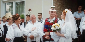 Artista Lavinia Goste a lansat „Cântecul Miresei”, care aduce un plus de tradiție și emoție în muzica populară