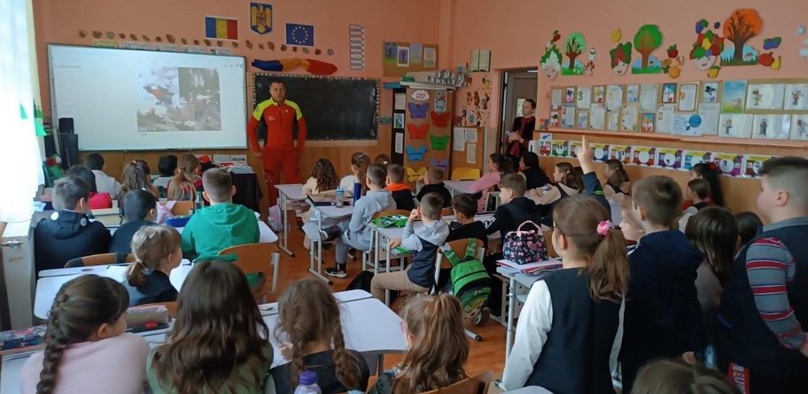 Lecție interactivă a salvatorilor montani în Moisei