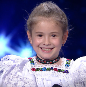 Maramureșeanca Dora Debreczeni i-a fermecat pe jurați și a cucerit întreaga scenă de la show-ul ”Românii au talent”