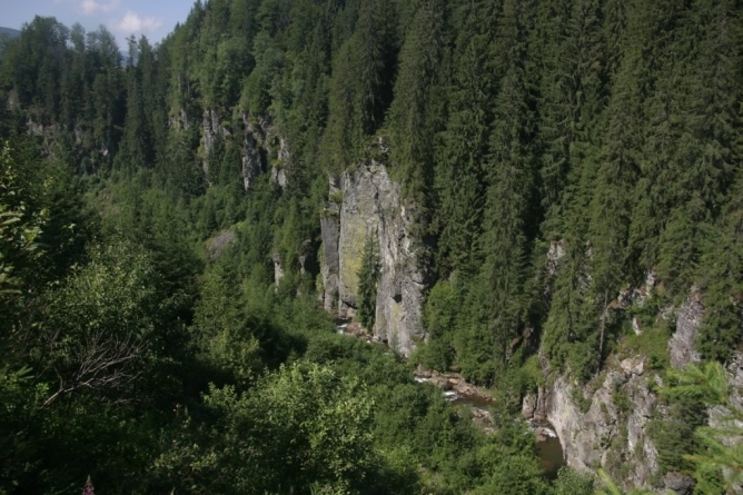 Cheile Tătarului din Maramureș, singurele chei de andezit din România