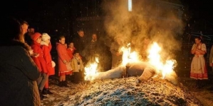 Ritualul din Țara Lăpușului care alungă iarna. Fărșangul, obicei păstrat cu sfințenie