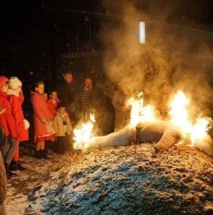 Ritualul din Țara Lăpușului care alungă iarna. Fărșangul, obicei păstrat cu sfințenie