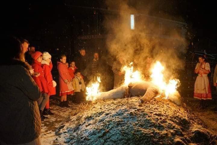 Ritualul din Țara Lăpușului care alungă iarna. Fărșangul, obicei păstrat cu sfințenie
