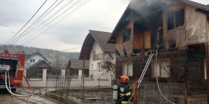 Incendiu la o casă din Sighetu Marmației. Pompierii au intervenit pentru lichidarea focului