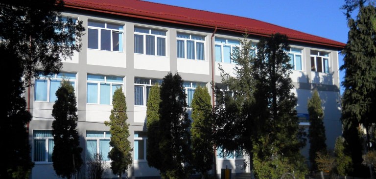 Balul Bobocilor la ”Economic”, chiar de Mărțișor