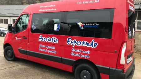 Esperando oferă transport adaptat persoanelor cu dizabilități, în fotoliu rulant