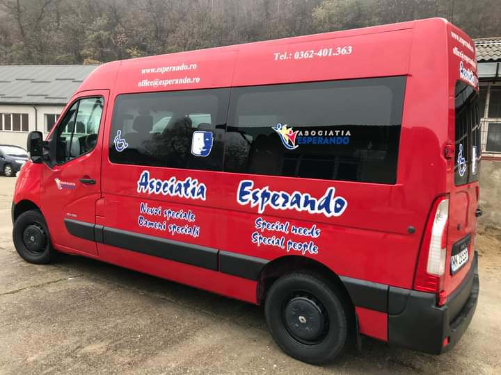 Esperando oferă transport adaptat persoanelor cu dizabilități, în fotoliu rulant