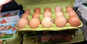 Supermarket din Baia Mare, sancționat de Protecția Consumatorului. Marfă expirată și neconformă, printre abaterile găsite