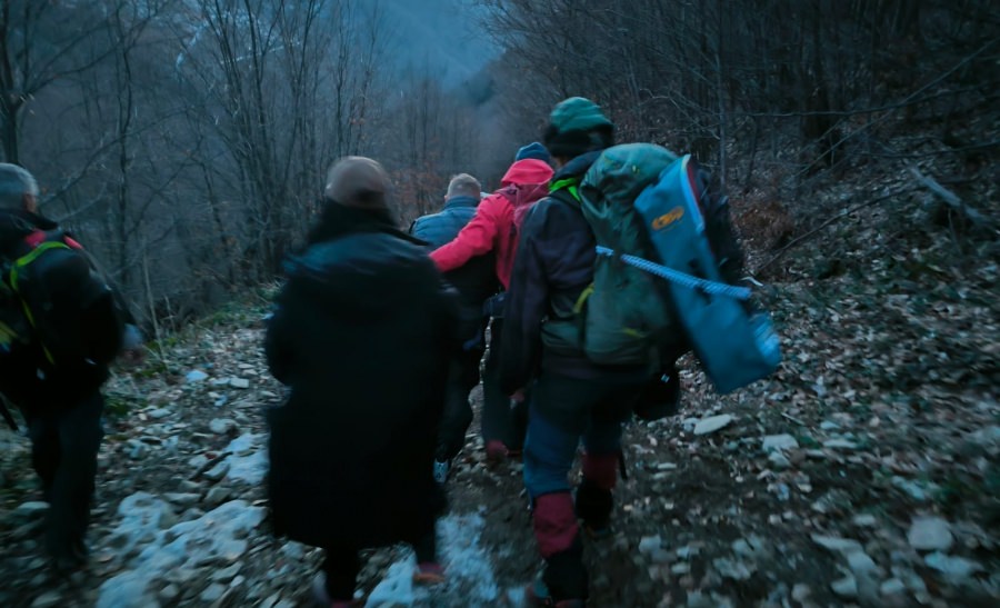 Turist din Cluj ajutat de salvamontiștii maramureșeni după ce s-a accidentat în Munții Țibleș