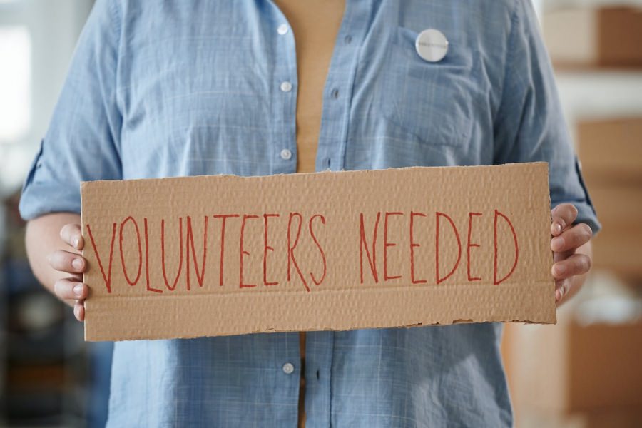 Zece zile de implicare civică. Voluntarii maramureșeni sunt invitați să se alăture la a șasea ediție a proiectului 4/4PentruPrieteni