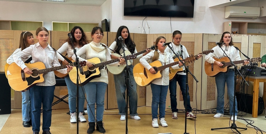 Elevii Școlii Populare de Artă Baia Mare vă invită la spectacolul de Ziua Mamei