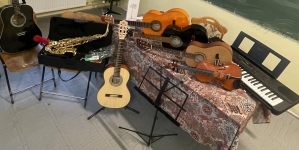 „Totul are un început”: Un centru muzical se va deschide la Ocna Șugatag cu ajutorul Asociației „Cetatea Fisculașului”