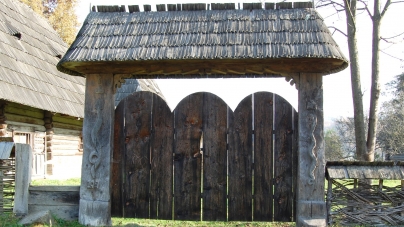 Despre poarta cu șerpi din cadrul Muzeului Maramureșan din Sighet, datată în 1907
