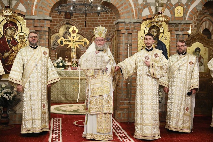 Momente emoționante: Teologul Dănuț Pop a fost hirotonit în treapta de diacon