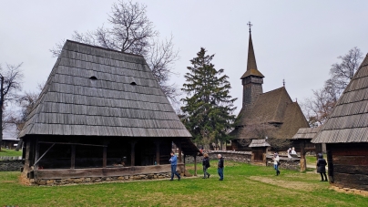 Biserica de lemn maramureșeană, atracția Muzeul Satului „Dimitrie Gusti” din București