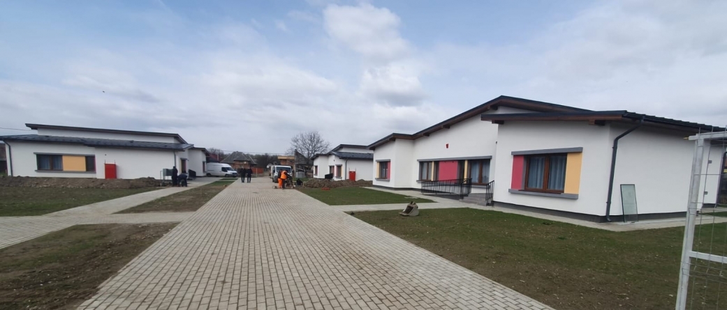 Patru locuințe pentru persoanele adulte cu dizabilități au fost finalizate la Sighetu Marmației