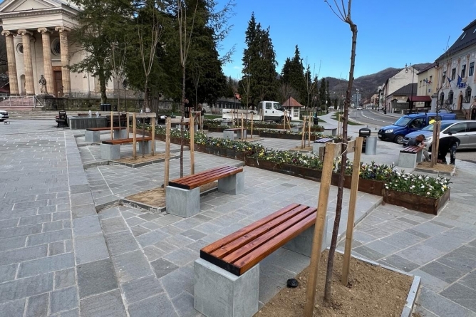 Lucrările la parcul din partea de sus a orașului Baia Sprie sunt pe ultima sută de metri