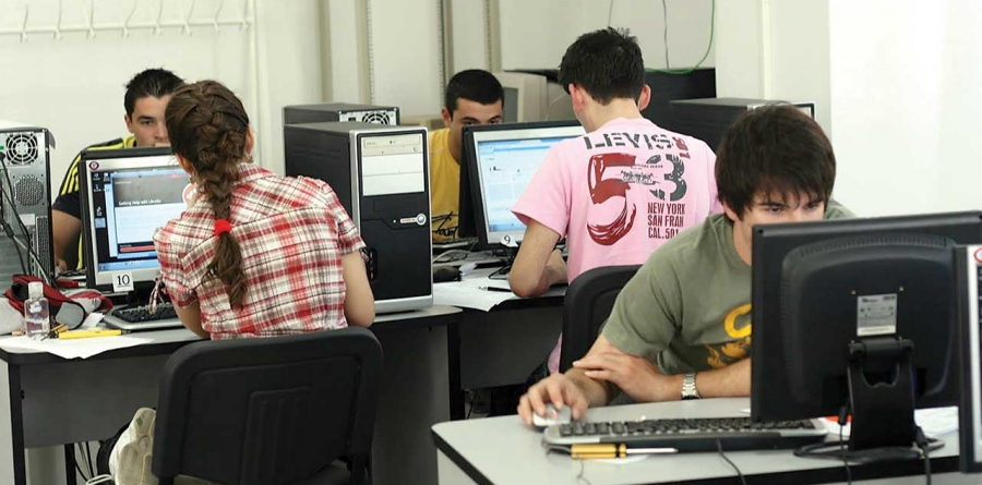 11 elevi din Maramureș vor participa la etapa națională a Olimpiadei de Informatică Aplicată – AcadNet