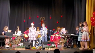 ”Am un prieten autist”: Mai mulți artiști, concert caritabil pentru copii, în Baia Mare