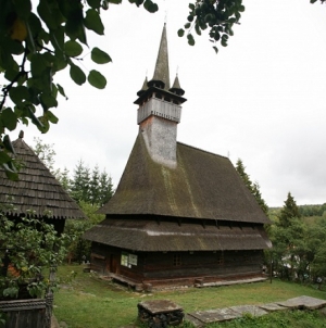 Biserica de lemn din Budești Josani este considerată o capodoperă arhitecturală