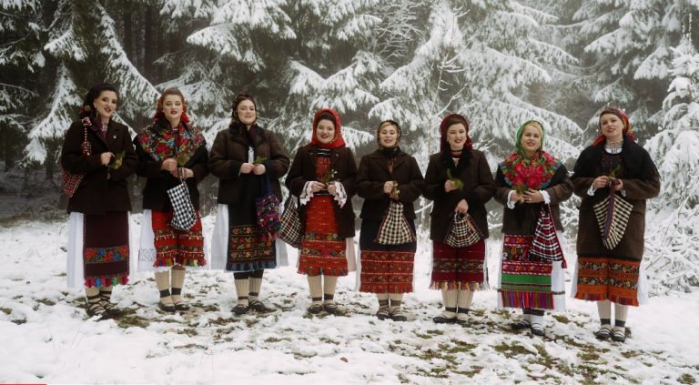 Grupul vocal „Lăpuşencele” vă invită cu drag să le ascultați în cadrul concertului „65 aniversar”