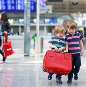 Noi reguli pentru părinții care vor ieși din țară  însoțiți de copii