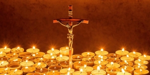 Președintele Iohannis, mesaj de Paștele Catolic: „Să ne îndreptăm gândurile și rugăciunile către cei în suferință”
