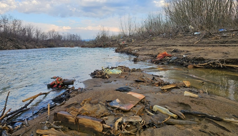 Apele Române, avertisment privind depozitarea deșeurilor în preajma râurilor