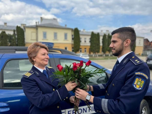 Doina, polițista din Maramureș care își împarte viața între carieră și familie, doi copii mari și trei nepoței