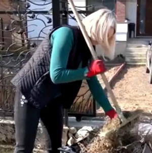 Legea care contrazice „tradiția” de a aprinde resturi vegetale în grădini