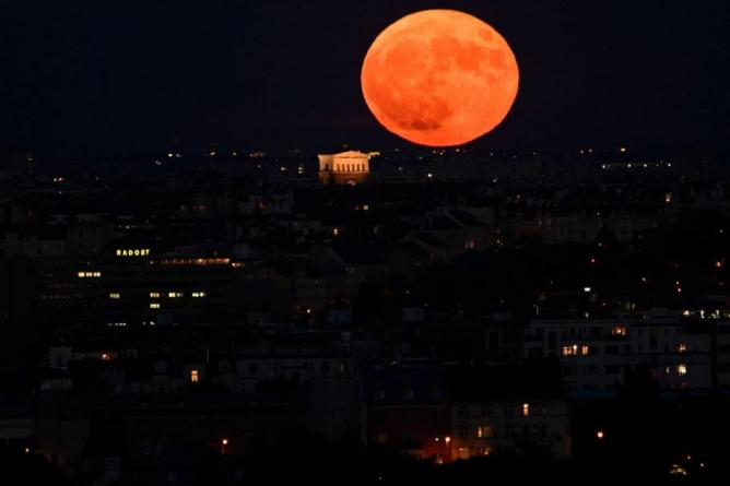 Eclipsă de lună, vizibilă pe cerul României
