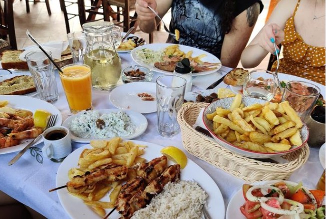 Legea anti-risipă impune noi reguli în restaurante