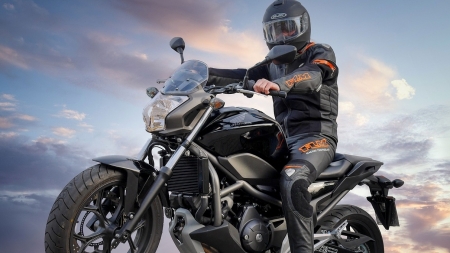 Mai puține obligații pentru motocicliști, după modificarea Codului rutier