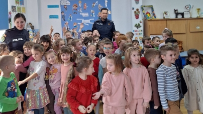 Polițiști ”interogați” de preșcolari, în Baia Mare