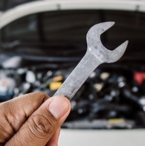 Vor fi interzise reparațiile la mașinile mai vechi de 15 ani