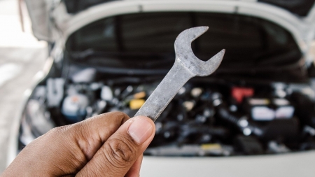 Vor fi interzise reparațiile la mașinile mai vechi de 15 ani