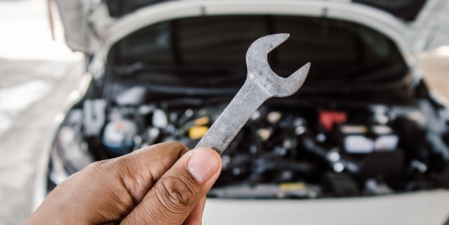 Vor fi interzise reparațiile la mașinile mai vechi de 15 ani