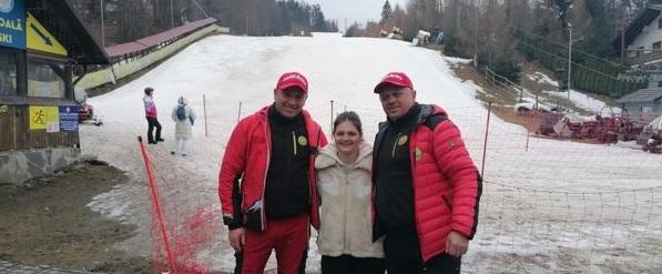 Un gest emoționant: Cum le-a mulțumit Ionela, o tânără în vârstă de 16 ani, salvatorilor ei