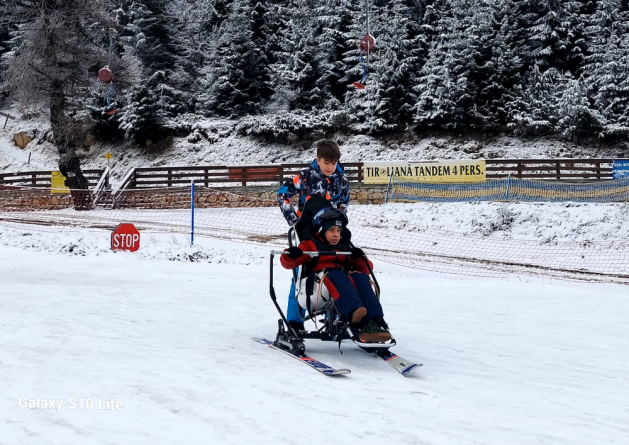 Tabără de schi adaptat pentru persoanele cu dizabilități, la Cavnic. Ana Maria Brânză va participa la eveniment