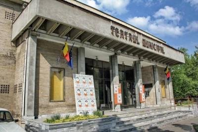 Invitație la spectacolul de improvizație „ImproJoker”