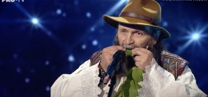 Meșterul popular Vasile Șușca din Săcel a cântat la frunză pe scena Românii au talent
