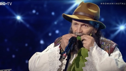 Meșterul popular Vasile Șușca din Săcel a cântat la frunză pe scena Românii au talent